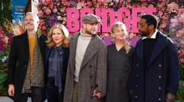 Zľava: Režisér Michael Morris a herci Sally Phillips, Leo Woodall, Renee Zellweger a Chiwetel Ejiofor.