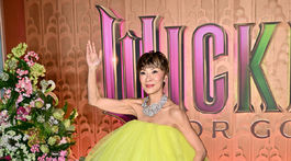Herečka Michelle Yeoh v kreácii Givenchy. 