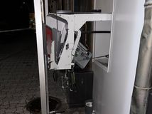 polícia SR, bankomat, Vrbové