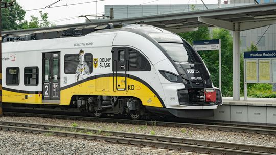 Mrazy lámu koľajnice: v Poľsku sa vykoľajil vlak. Úrady preverovali možný útok