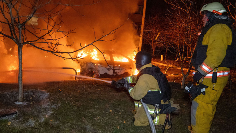 Charkovskí hasiči likvidujú následky ruského...