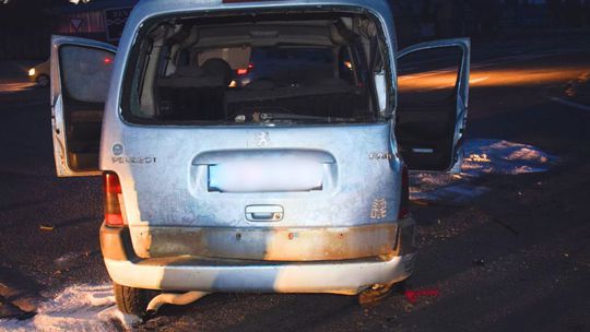 Pri nehode autobusu a auta vo Veľkom Krtíši sa zranili dvaja ľudia