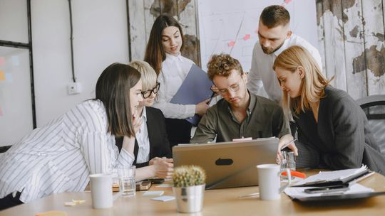 Absolútne najlepší výsledok a pozícia v TOP 10. Slováci vedia výborne po anglicky. Ktoré mesto porazilo Bratislavu?