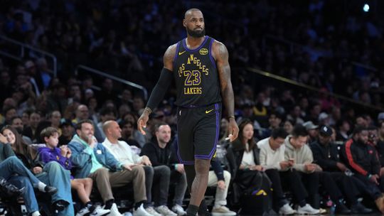 Je späť. LeBron James pri tohtosezónnom debute prekonal rekordný zápis Vincea Cartera