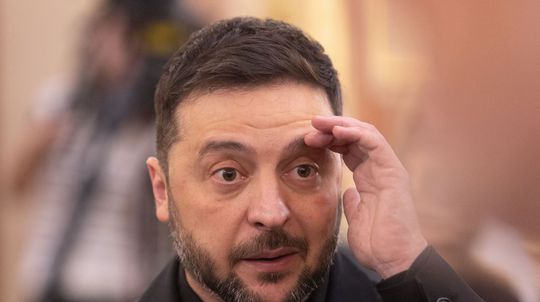 Po korupčnom škandále časť poslancov z tábora Zelenského žiada zmenu vlády. Čo urobí prezident?