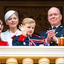 Knieža Albert II., jeho manželka Charlene a ich deti - dvojičky princ Jacques a princezná Gabriella