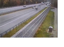 VIDEO: Opitý cudzinec ohrozoval premávku na...