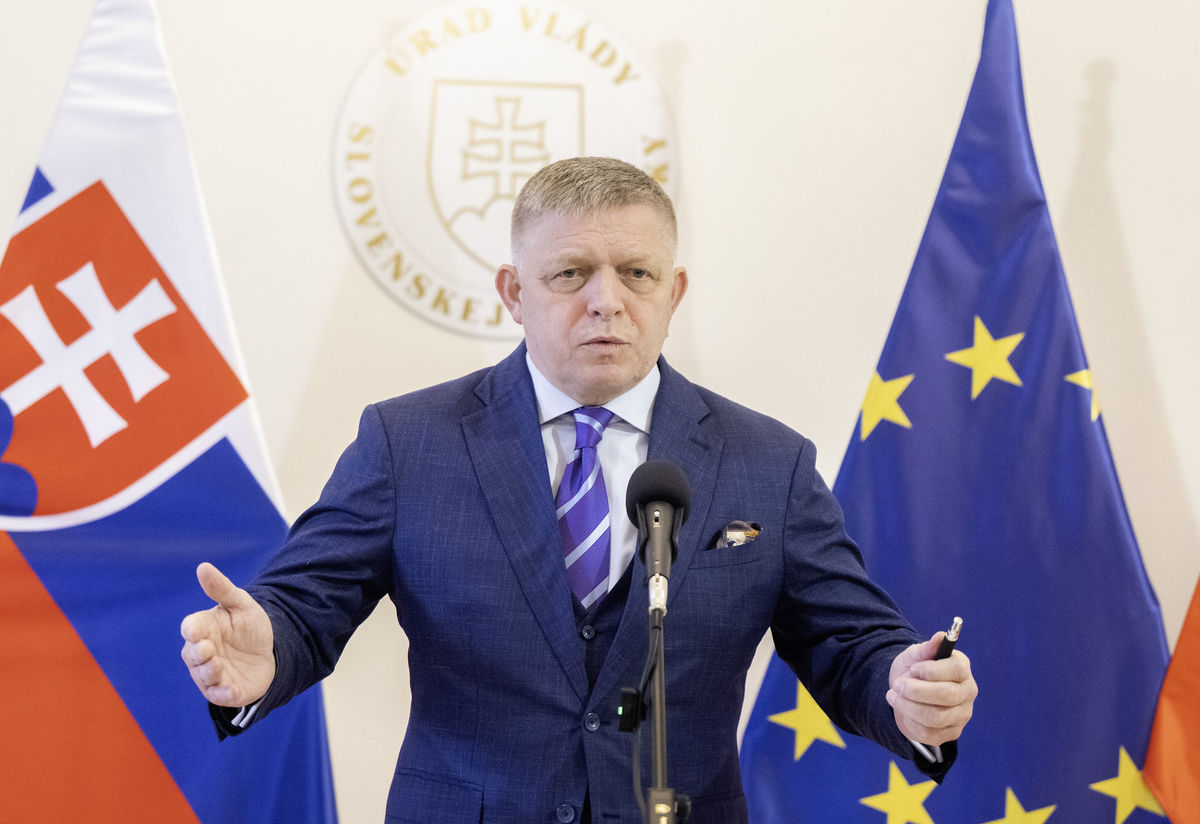 Na snímke premiér SR Robert Fico (Smer-SD)...