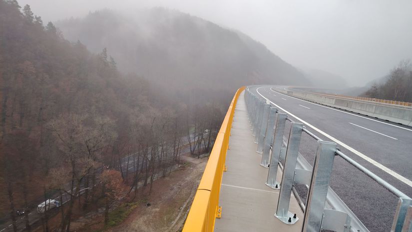 Výška novej komunikácie dosahuje na niektorých...