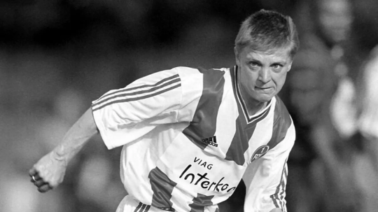 Tragická správa od našich susedov. Srdce futbalistu dotĺklo počas zápasu. Záchranári ho oživovali priamo na trávniku