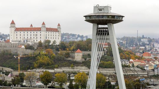 Až polovica bratislavských častí nedostala od vlády jediné euro, upozorňuje PS