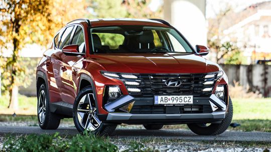 Hyundai Tucson 1,6 T-GDI HEV - test 2025