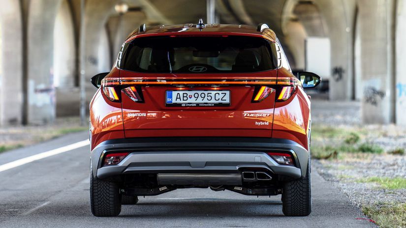 Vzadu má vynovený Tucson homogénnejší nárazník....