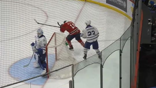 Za špinavosť žiadali doživotný dištanc. Junior z OHL za brutálnu sekeru na hlavu súpera spoznal trest