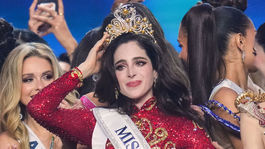 Miss Mexiko Fátima Boschová (uprostred)...