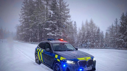 Polícia vyšetruje podozrivé úmrtie dieťaťa, malo viacero poranení