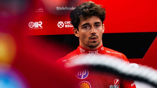 Leclerc si vulgárne uľavil do vysielačky. Pilot Ferrari zúril po zbabranej kvalifikácii tímu