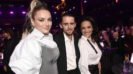 Zľava: Speváčka Ewa Farna, Filip Kratochvíl a Lucie Bílá.