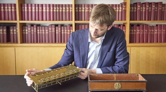 Francúzsky súd blokuje aukciu najstaršej kalkulačky. Vidí v nej národný poklad. Za koľko miliónov eur ju mohli vydražiť?
