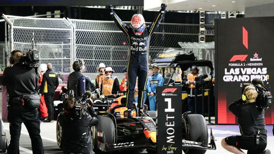 Norris pokazil štart, Las Vegas patrilo Verstappenovi. Holanďan si udržal šancu na titul