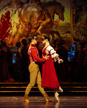 Olga Chelpanova ako Júlia, Viacheslav Kruť ako...