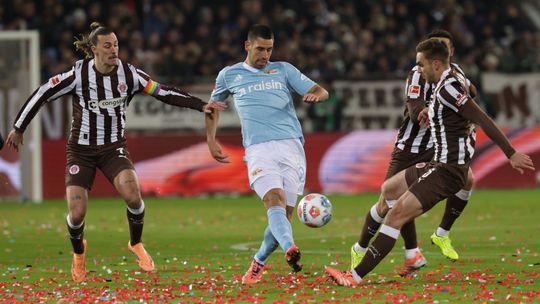 RB Lipsko si upevnil druhé miesto v Bundeslige. Union Berlín zvíťazil vonku