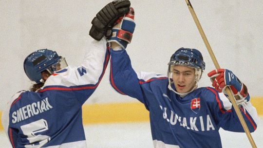 Milión korún od sponzora. Tichonov krepčil od radosti a Slováci plakali