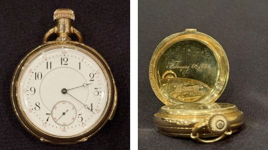 Zlaté hodinky pasažiera z Titaniku sa vydražili za rekordných 1,78 milióna libier