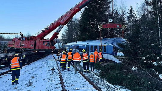 Český vlak sa vykoľajil v Nemecku, skončil v piesku