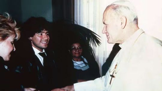 Ameriku z duše neznášal, Jána Pavla II. nazval blbcom a Putinovi odkázal, že ráno nie. Pán "božský" bol nezvládnuteľný génius