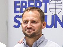 K moci sa vo svete derú noví oligarchovia....