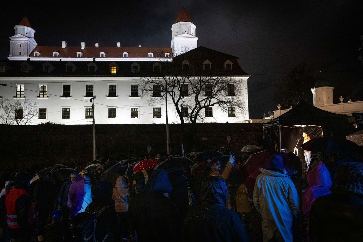 Na snímke účastníci opozičného protestu strany...