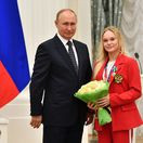 Fotka s Putinom ju pripravila o zmluvu. Výkony išli bokom, ruskú šampiónku z Nemecka vyštvali