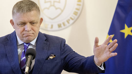 Fico Lajčáka neodvolá. Jeho diplomatické kontakty sú pre Slovensko prínosom, povedal premiér