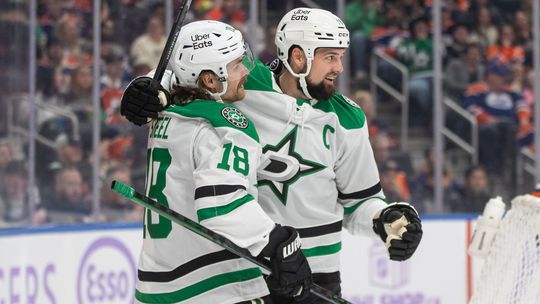 Vysoké víťazstvo Dallasu, jeho kapitán strelil 400. gól v NHL. Štvorbodový Johnston