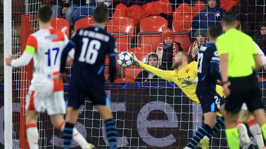 Staněk natiahol ruku až k Bratislave. Španieli chválili brankára Slavie, bod sa im málil