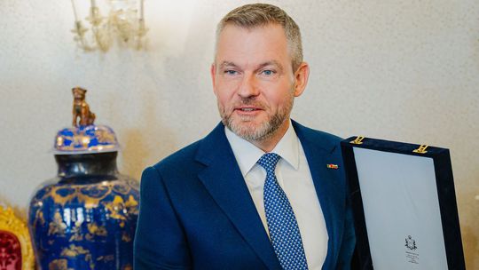 Pellegrini si po vyše roku vo funkcii prevzal svoje prvé štátne vyznamenanie