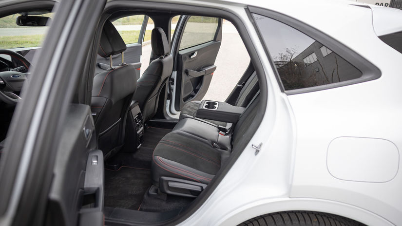 Vzadu je Kuga štedrá na priestor, najmä ten na...