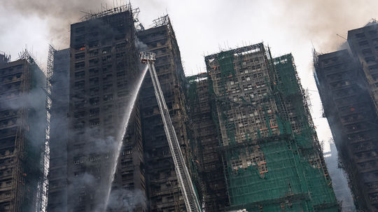 Požiar vežiakov v rezidenčnom komplexe Wang Fuk...