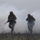 Z mesta Huljajpole zostal len kráter. Ukrajinci sa stiahli z viacerých obcí, front v Záporoží sa vyhrocuje