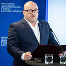 600-tisíc eur za stánok v Číne? Vláda po kritike odvolala Huliakovho tajomníka