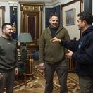 Jermak chcel byť pilot. Bez Zelenského by do politiky nešiel a túžil s ním zostať do konca. Po demisii odchádza na front