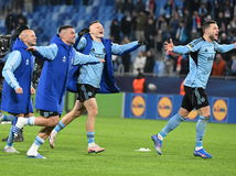 Dvanásťminútové hrobové ticho na Slovane....