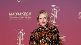 Herečka Isabella Ferrari v kreácii Saint Laurent. 