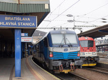 Železnice reagujú v hodine dvanástej. Výluka na hlavnej trase z Bratislavy do Košíc spustila chaos, lístky si nekúpite