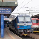 Železnice reagujú v hodine dvanástej. Výluka na hlavnej trase z Bratislavy do Košíc spustila chaos, lístky si nekúpite