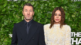 Herec a režisér Joel Edgerton a jeho partnerka Christine Centenera.