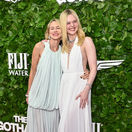 Herec Hugh Jackman a jeho partnerka Sutton Foster.