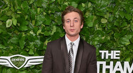 Herec Jeremy Allen White.