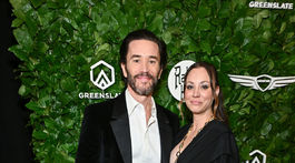 Herec Tom Pelphrey a jeho partnerka Kaley Cuoco.